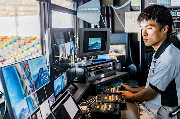 Photo: Mr. Kishimoto during the operation